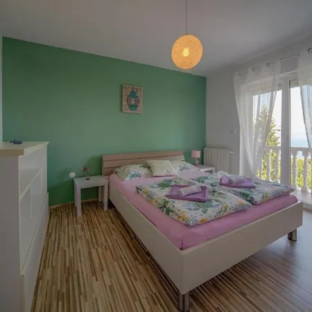 Three Bedroom With Balcony Apartmán