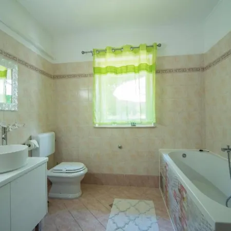 Three Bedroom With Balcony Apartmán