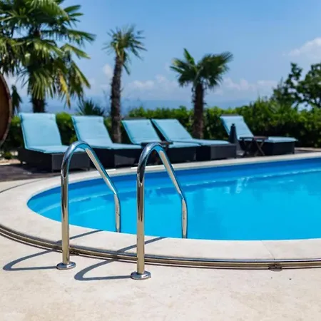 Three Bedroom With Balcony Apartmán