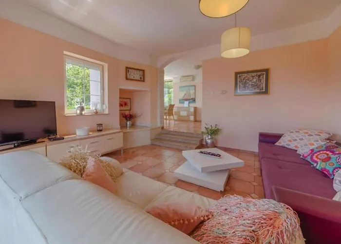 Three Bedroom With Balcony Apartament *