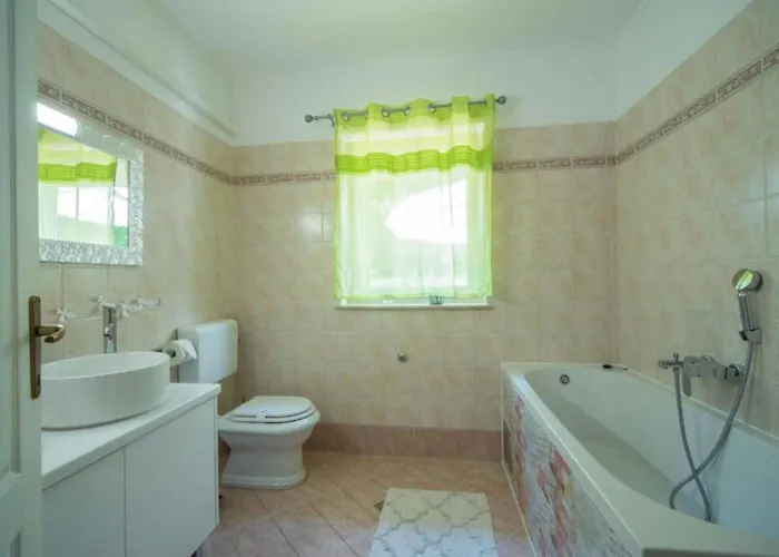 Three Bedroom With Balcony Apartament