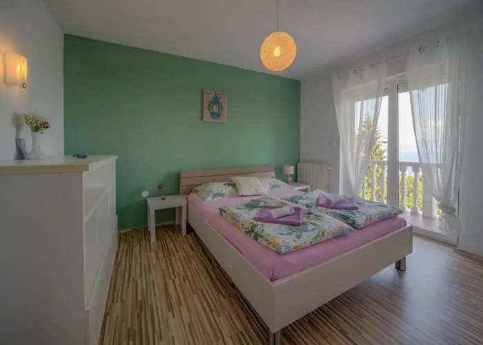 Three Bedroom With Balcony Apartament