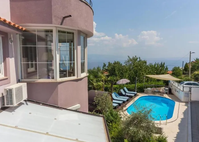 Three Bedroom With Balcony Apartament Opatija